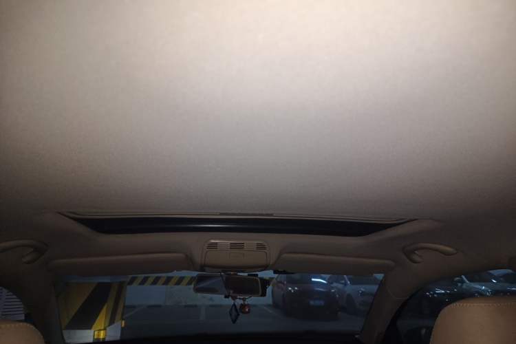 Used Volkswagen Magotan 2013 1.8TSI Luxury Model Headliner