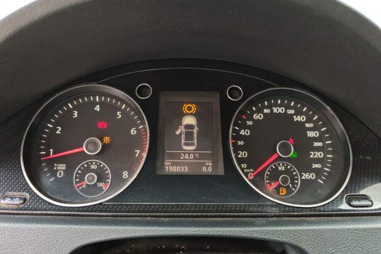 Used Volkswagen Magotan 2013 2.0 TSI Luxury Model Instrument Cluster