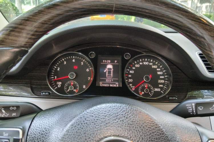Used Volkswagen Magotan 2013 2.0 TSI Prestige Model Instrument Cluster