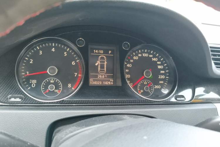 Used Volkswagen Magotan 2013 2.0 TSI Luxury Model Instrument Cluster