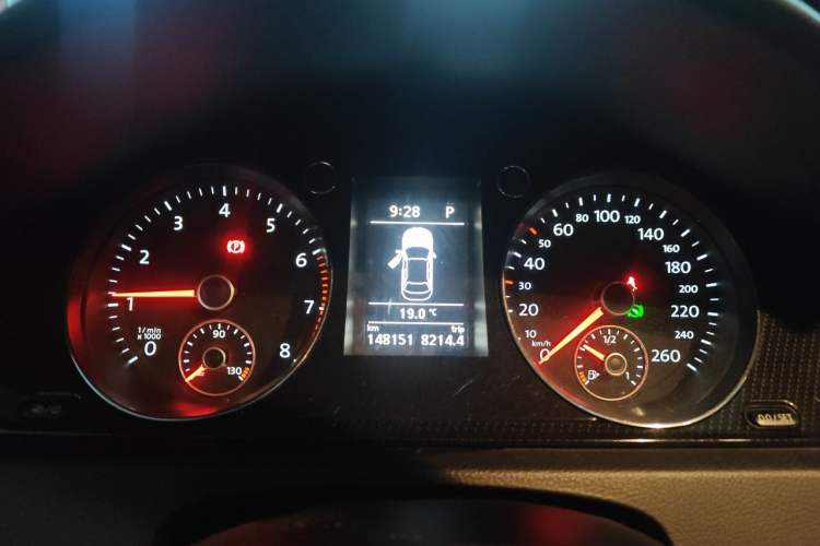 Used Volkswagen Magotan 2013 2.0 TSI Luxury Model Instrument Cluster
