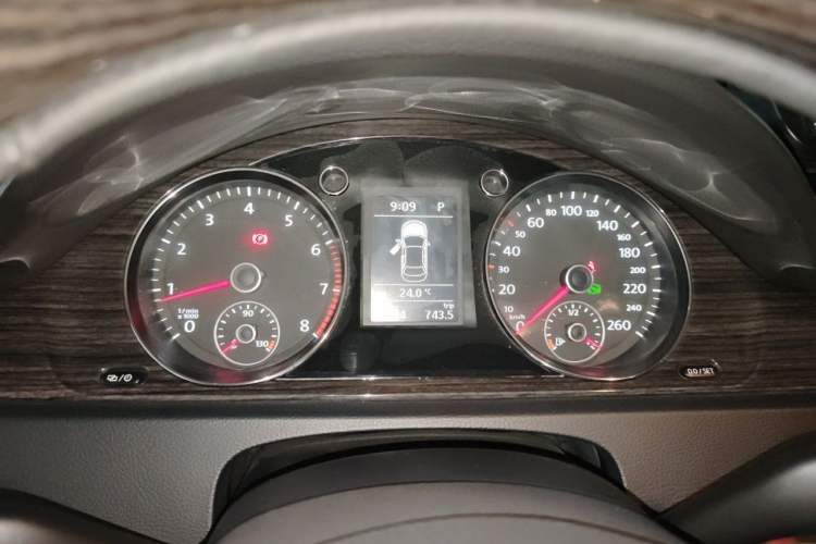 Used Volkswagen Magotan 2013 2.0 TSI Prestige Model Instrument Cluster