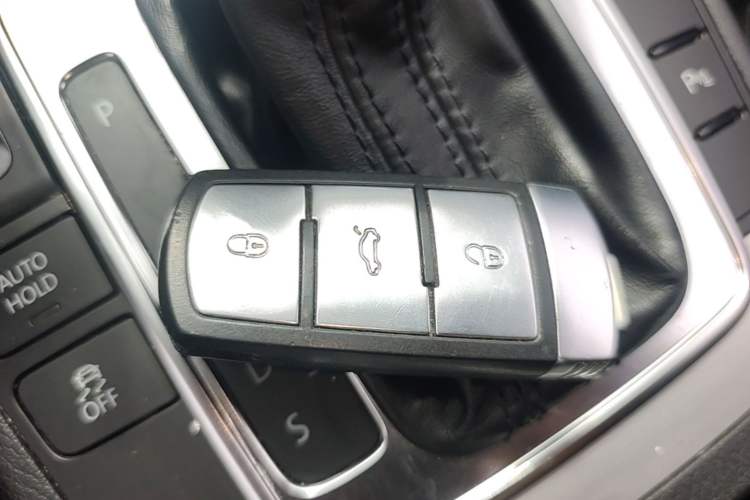 Used Volkswagen Magotan 2013 1.8TSI Luxury Model Interior 1