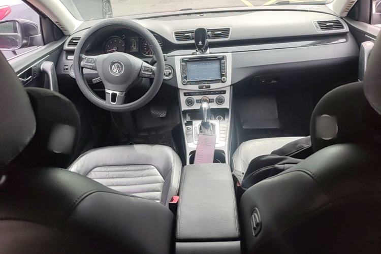 Used Volkswagen Magotan 2013 1.8TSI Luxury Model Interior 2