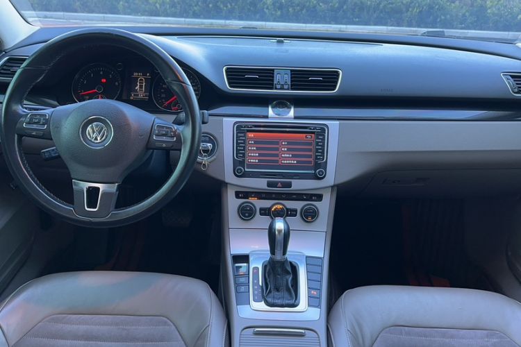 Used Volkswagen Magotan 2013 1.8TSI Luxury Model Interior 2