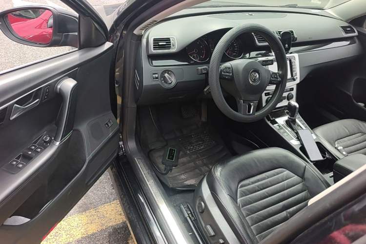 Used Volkswagen Magotan 2013 1.8TSI Luxury Model Interior 3
