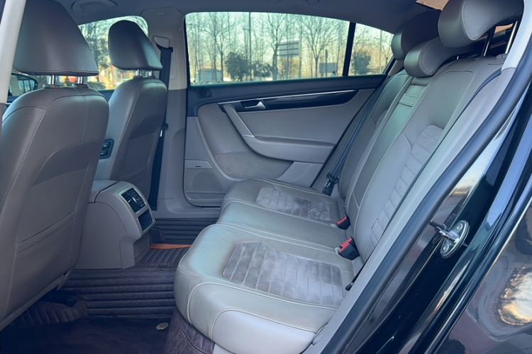 Used Volkswagen Magotan 2013 1.8TSI Luxury Model Interior 3