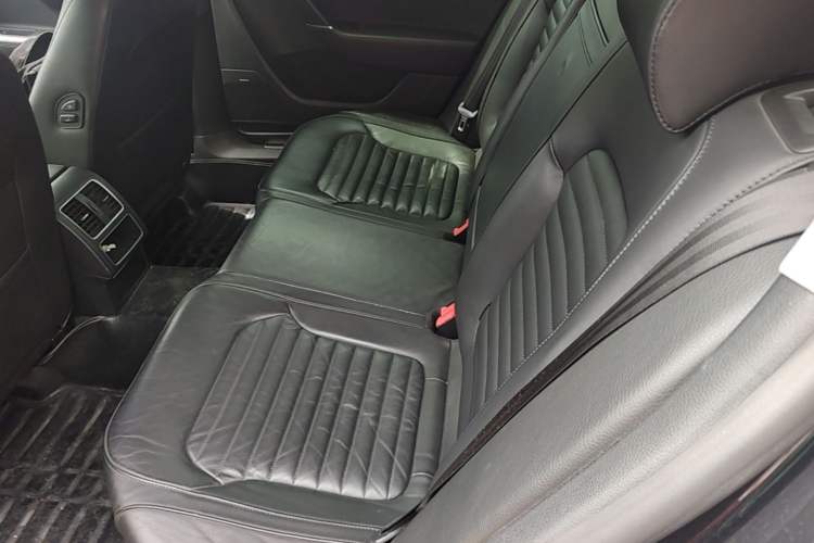 Used Volkswagen Magotan 2013 1.8TSI Luxury Model Interior 4