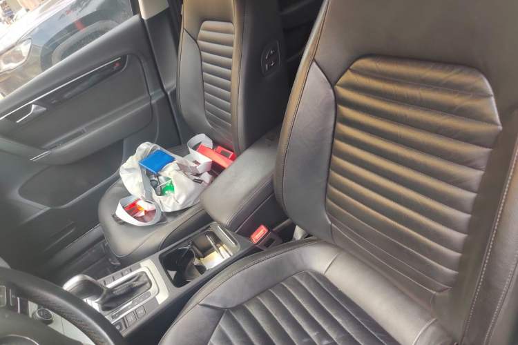 Used Volkswagen Magotan 2013 1.8TSI Luxury Model Left Front Seat