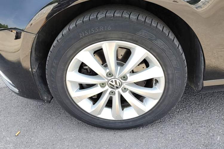 Used Volkswagen Magotan 2013 1.8TSI Luxury Model Left Front Wheel Hub