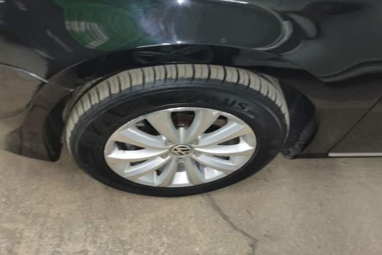 Used Volkswagen Magotan 2013 1.8TSI Luxury Model Left Front Wheel Hub