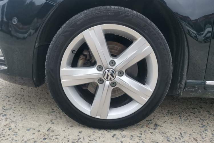 Used Volkswagen Magotan 2013 2.0 TSI Ultimate Model Left Front Wheel Hub