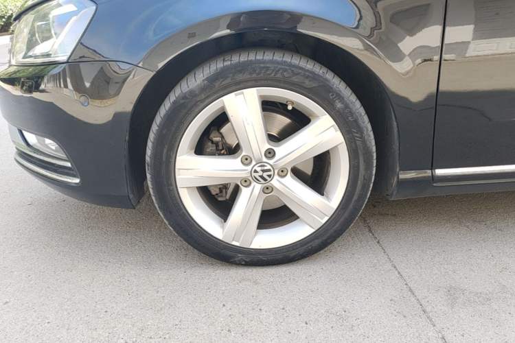 Used Volkswagen Magotan 2013 2.0 TSI Prestige Model Left Front Wheel Hub