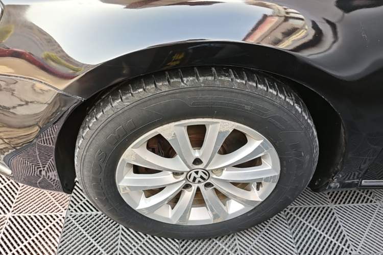 Used Volkswagen Magotan 2013 1.8TSI Premier Model Left Front Wheel Hub