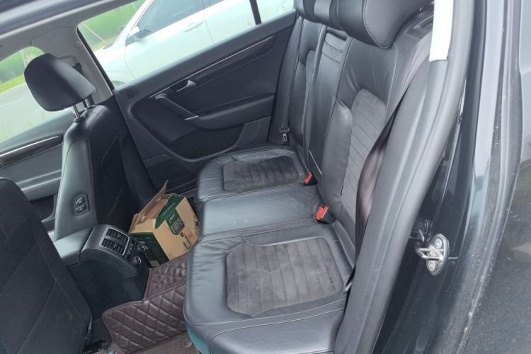 Used Volkswagen Magotan 2013 2.0 TSI Prestige Model Left Rear Seat