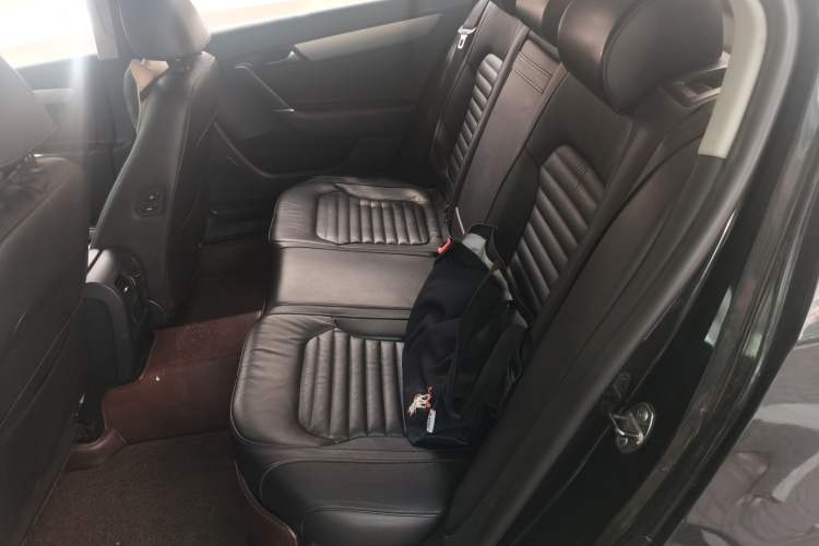 Used Volkswagen Magotan 2013 1.8TSI Premier Model Left Rear Seat