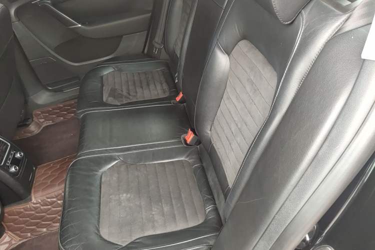 Used Volkswagen Magotan 2013 1.8TSI Prestige Model Left Rear Seat