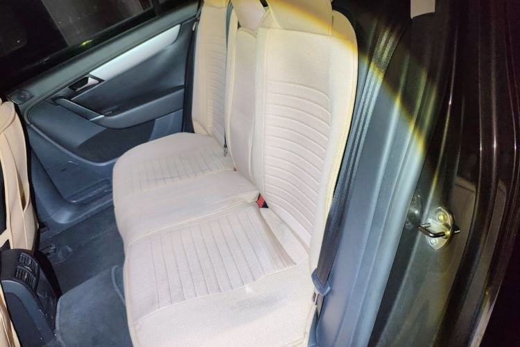 Used Volkswagen Magotan 2013 1.8TSI Premier Model Left Rear Seat