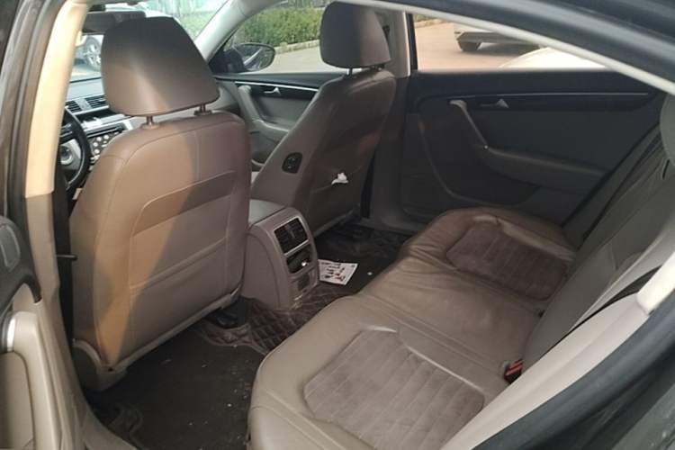 Used Volkswagen Magotan 2013 1.8TSI Prestige Model Left Rear Seat