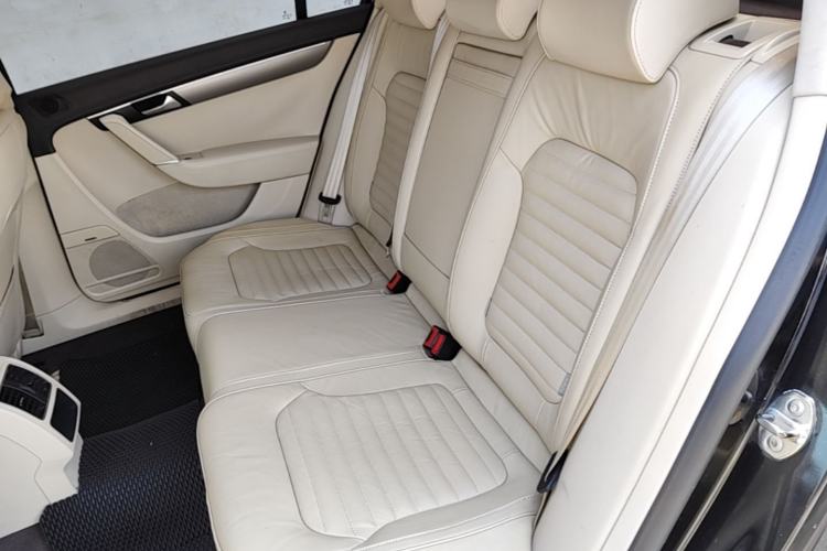 Used Volkswagen Magotan 2013 1.8TSI Luxury Model Left Rear Seat