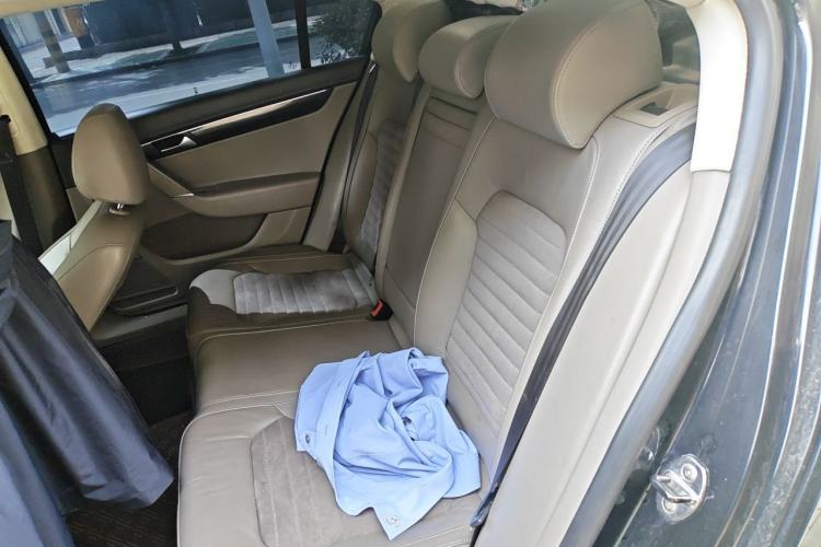 Used Volkswagen Magotan 2013 1.8TSI Prestige Model Left Rear Seat