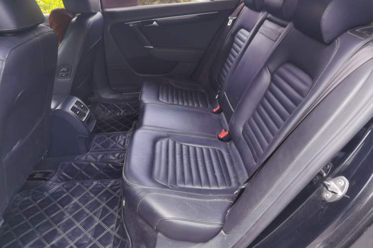 Used Volkswagen Magotan 2013 1.8TSI Luxury Model Left Rear Seat