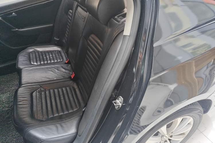 Used Volkswagen Magotan 2013 1.8TSI Luxury Model Left Rear Seat