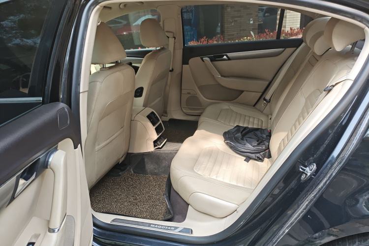 Used Volkswagen Magotan 2013 1.8TSI Luxury Model Left Rear Seat