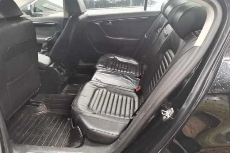 Used Volkswagen Magotan 2013 1.8TSI Luxury Model Left Rear Seat