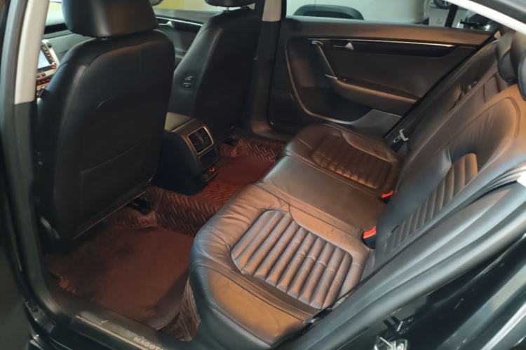 Used Volkswagen Magotan 2013 1.8TSI Luxury Model Left Rear Seat