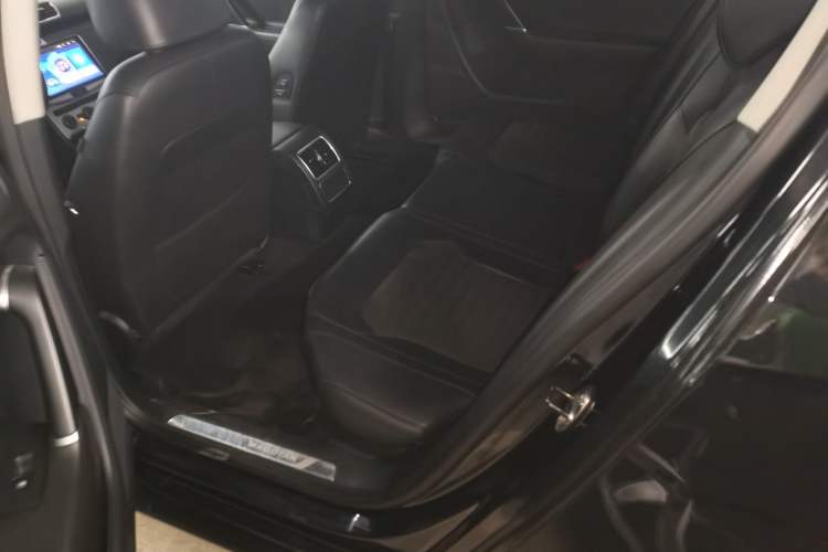 Used Volkswagen Magotan 2013 1.8TSI Luxury Model Left Rear Seat