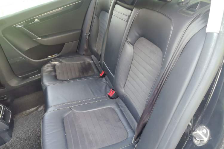 Used Volkswagen Magotan 2013 1.8TSI Luxury Model Left Rear Seat