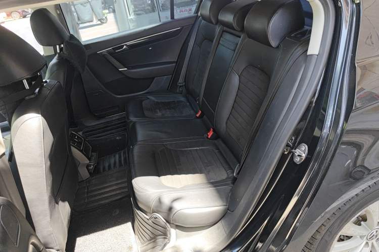 Used Volkswagen Magotan 2013 1.8TSI Luxury Model Left Rear Seat