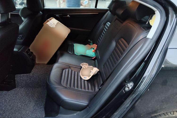 Used Volkswagen Magotan 2013 1.8TSI Luxury Model Left Rear Seat