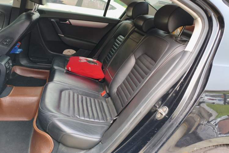 Used Volkswagen Magotan 2013 1.8TSI Premier Model Left Rear Seat