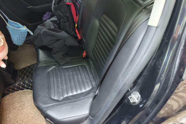 Used Volkswagen Magotan 2013 1.8TSI Premier Model Left Rear Seat
