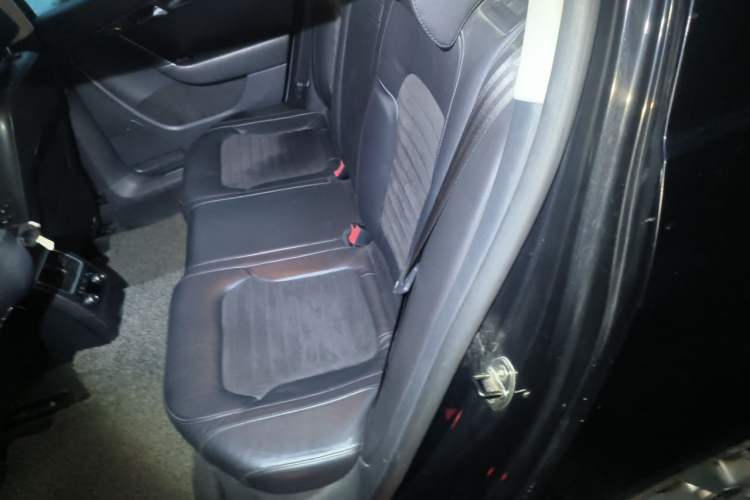 Used Volkswagen Magotan 2013 1.8TSI Prestige Model Left Rear Seat
