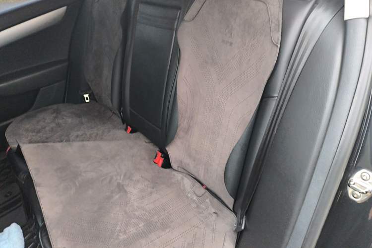Used Volkswagen Magotan 2013 1.8TSI Comfort Model Left Rear Seat