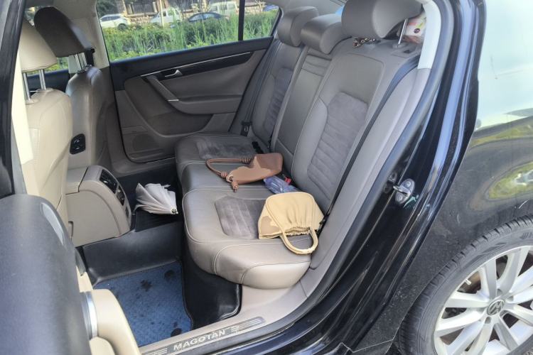 Used Volkswagen Magotan 2013 2.0 TSI Prestige Model Left Rear Seat
