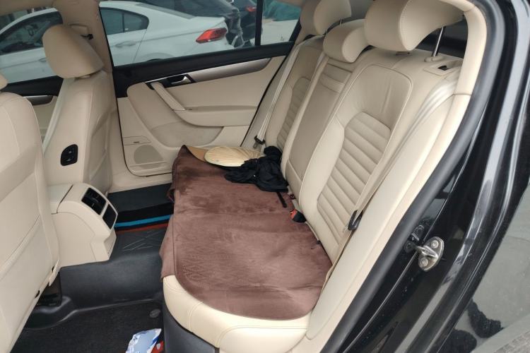 Used Volkswagen Magotan 2013 1.8TSI Premier Model Left Rear Seat