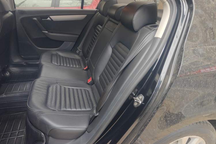 Used Volkswagen Magotan 2013 1.8TSI Premier Model Left Rear Seat