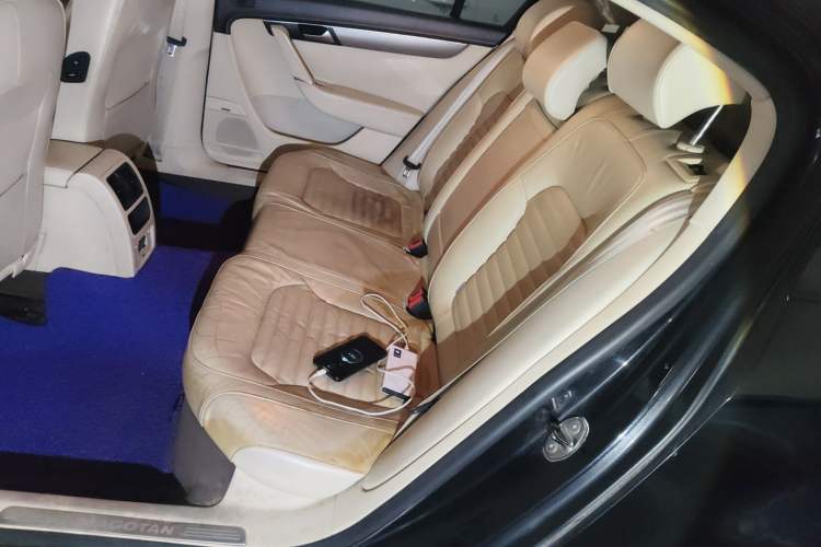 Used Volkswagen Magotan 2013 1.8TSI Luxury Model Left Rear Seat