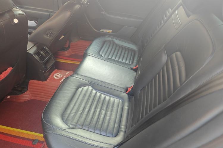 Used Volkswagen Magotan 2013 1.8TSI Luxury Model Left Rear Seat