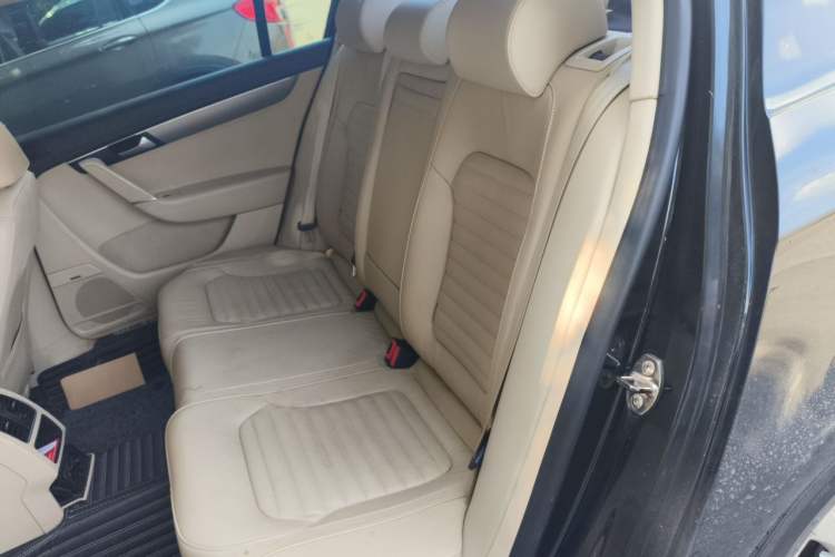 Used Volkswagen Magotan 2013 1.8TSI Luxury Model Left Rear Seat