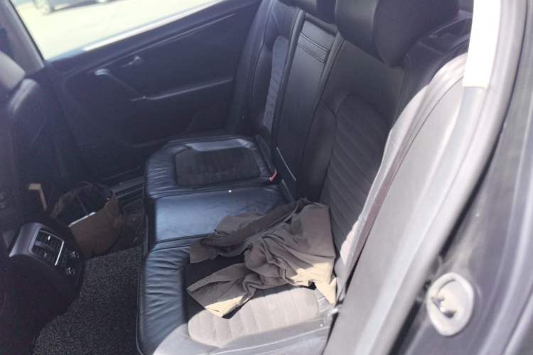 Used Volkswagen Magotan 2013 1.8TSI Prestige Model Left Rear Seat