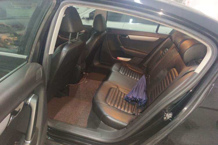 Used Volkswagen Magotan 2013 1.8TSI Premier Model Left Rear Seat