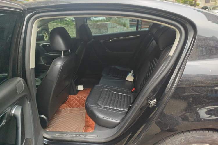 Used Volkswagen Magotan 2013 2.0 TSI Luxury Model Left Rear Seat