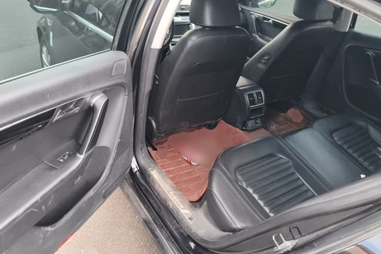 Used Volkswagen Magotan 2013 1.8TSI Luxury Model Left Rear Seat