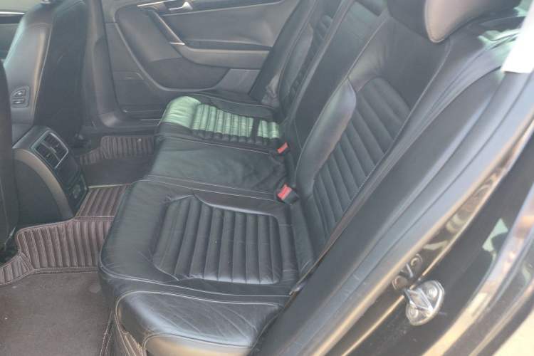 Used Volkswagen Magotan 2013 1.8TSI Luxury Model Left Rear Seat