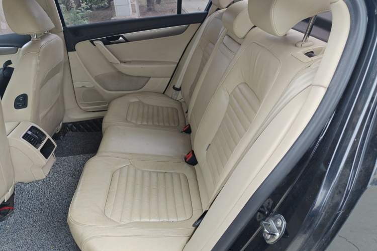 Used Volkswagen Magotan 2013 1.8TSI Luxury Model Left Rear Seat